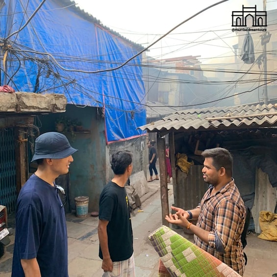 Mumbai: Dharavi Slum Walking Tour with Local Slum Dweller