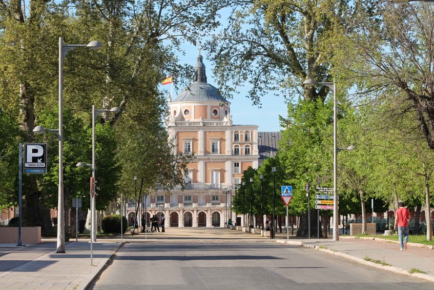 Picture 1 for Activity Aranjuez: City and Gardens Guided Walking Tour