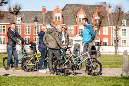 Ghent: Private Guided Bike Tour