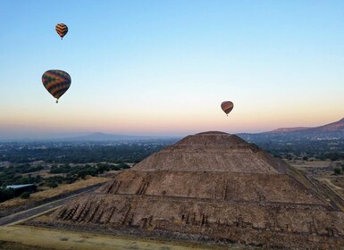 Meksiko: Teotihuacan ja Guadalupen pyhäkkö Yksityinen kiertoajelu: Teotihua...