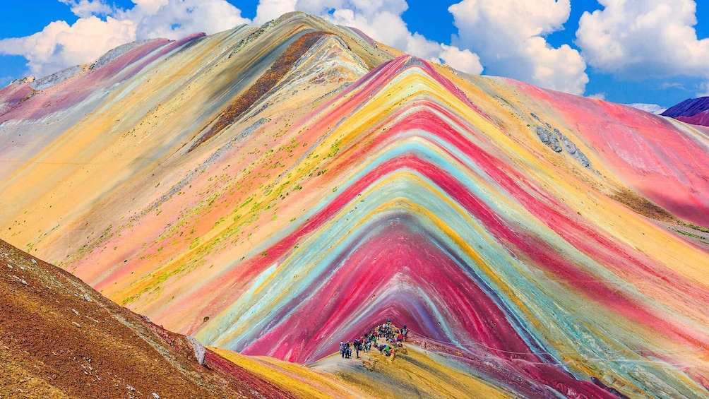 Rainbow Mountain Day Trip with Local Food