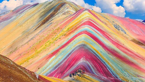 Rainbow Mountain Day Trip with Local Food