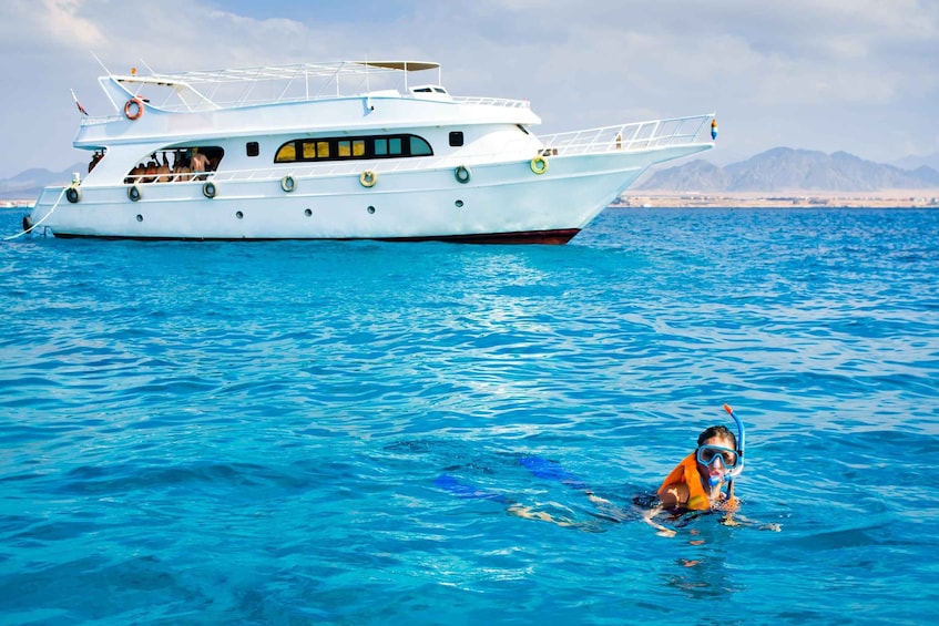 From Sharm: Ras Muhammed & White Island By Boat & intro Dive