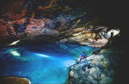 Von Ella -: Erkunde die Höhle des Blauen Wasserteichs (Nildiya Pokuna)