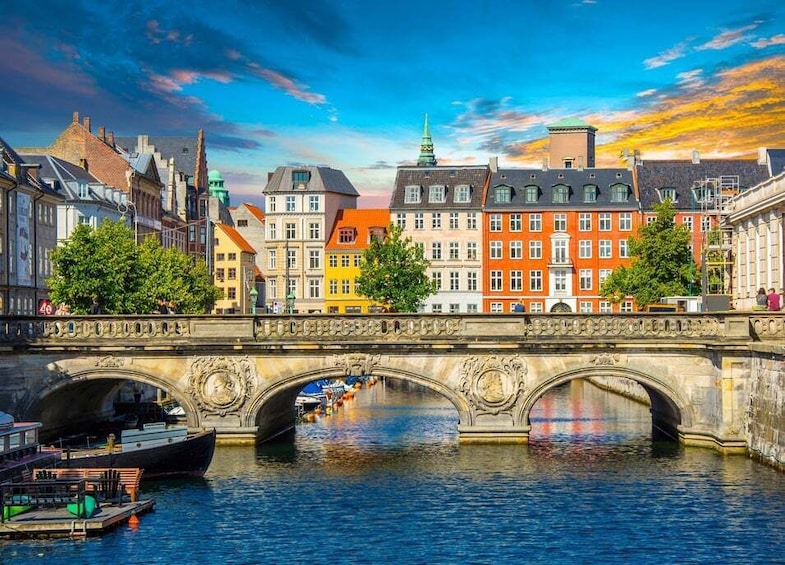 Copenhagen: Private Sightseeing Tour by Car and Walking