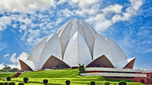 Delhi: Private Spiritual Sites Car Tour with Lunch and Entry