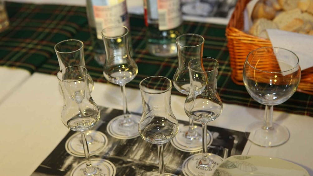 Idstein: Scottish Whiskey Tasting Experience with Appetizers