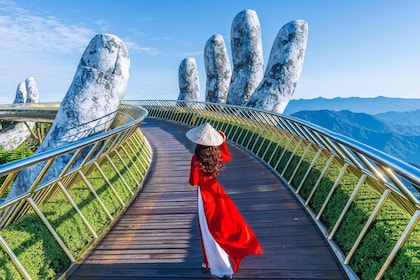Hoi An: Hoi Hoi: Hue Transfer with Scenic Route over The Hai Van Pass
