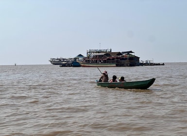 Tour privado de medio día por el pueblo flotante