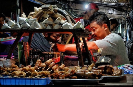 Yogyakarta: Night Walking and Street Food Tasting Tour