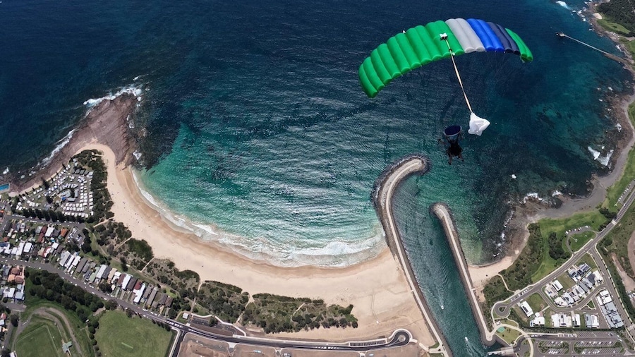 Sydney, Shellharbour: Skydive with Beachside Landing