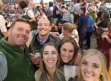 Munich Tur Oktoberfest dengan Kursi, Makanan, dan Bir yang Dipesan Terlebih...