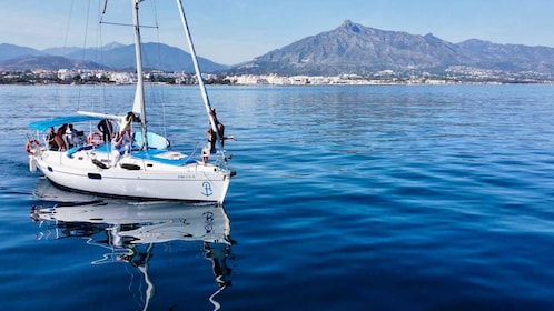 Marbella: Puerto Banús Private Sailing Cruise with Drinks