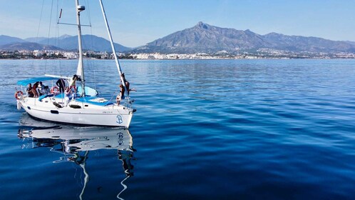 Marbella: Puerto Banús Private Sailing Cruise with Drinks