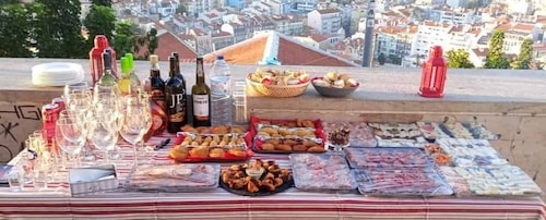 Lisboa: recorrido privado en tuk-tuk con tapas y vino por lo más destacado