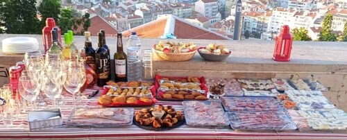 Lisbonne : Faits saillants privés Tuk-Tuk Tour avec des tapas et du vin