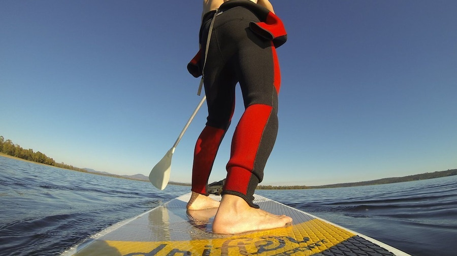 Extremadura: Paddle Surf Guided Tour on Valdecañas Reservoir