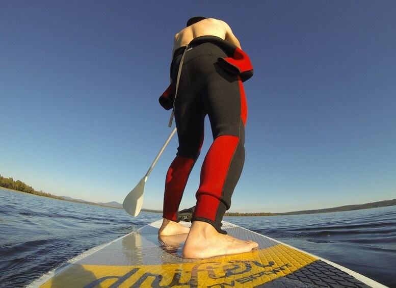 Extremadura: Paddle Surf Guided Tour on Valdecañas Reservoir