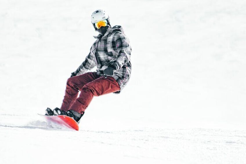 Show off your skills with our beginner, intermediate, or advanced snowboard packages!