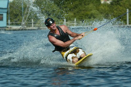 Knee Boarding di Gunung Lavinia