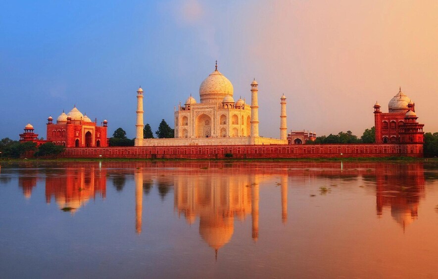 Picture 2 for Activity From delhi: Tajmahal tour by Gatimaan express All Inclusive