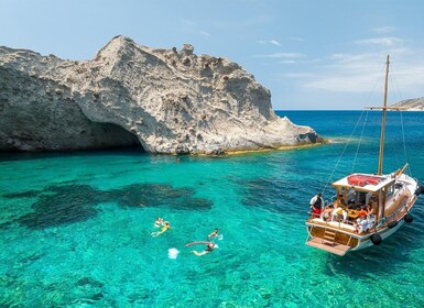 Semiprivate kaiki cruise to Antiparos & Despotiko with lunch