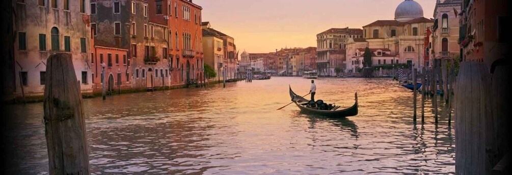 Venice: Sunset Gondola Ride & Guided Walking Tour