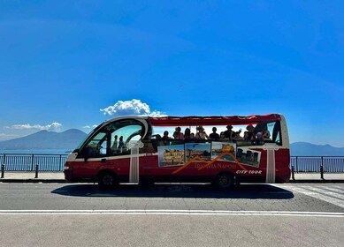 Napoli: Napolin bussikierros: Hop-On-Hop-Off bussikierros Napolissa