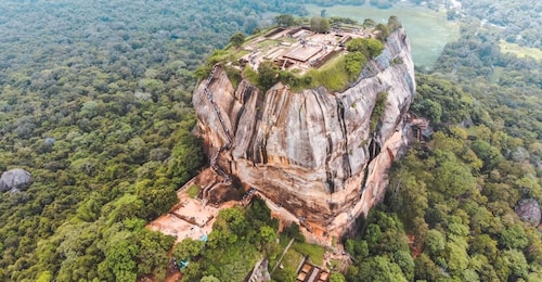 Dambulla:Sigiriya Rock Fortress & Dambulla Cave Temple tour