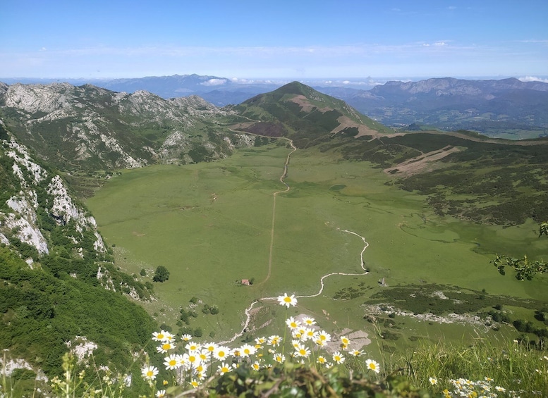 Arriondas: Covadonga Lakes Guided Tour