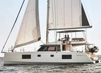 Chania: Privé catamaran cruise met zwemmen en maaltijd