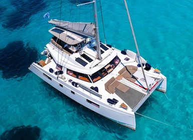 Chania: Private Day Catamaran Cruise with Swimming and Meal