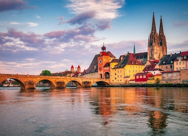 Regensburg: walking tour with italian wines and food tasting