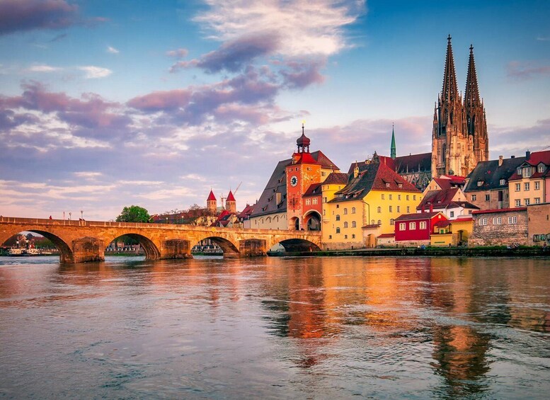 Regensburg: walking tour with italian wines and food tasting