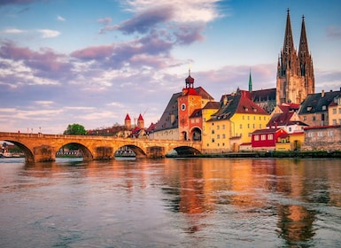 Regensburg: walking tour with italian wines and food tasting