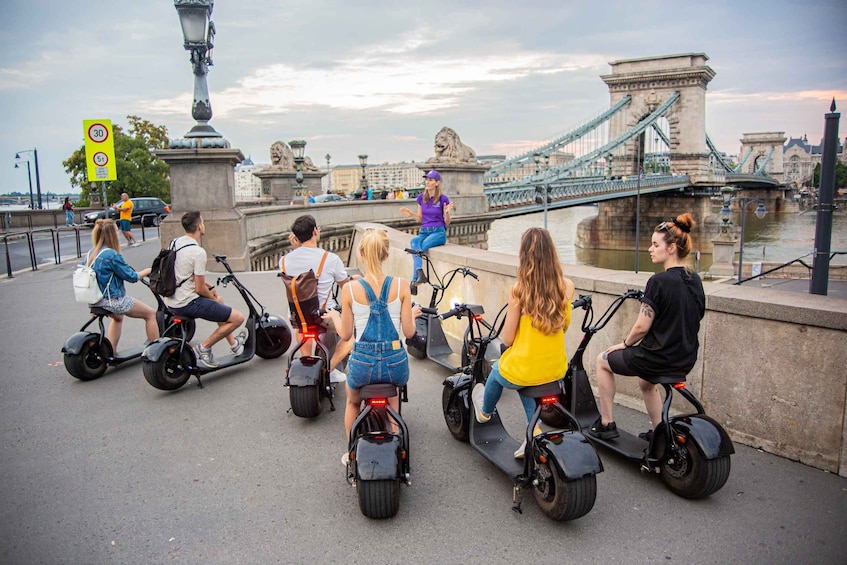 Top sights of Castle on e-scooter incl. Fisherman's Bastion