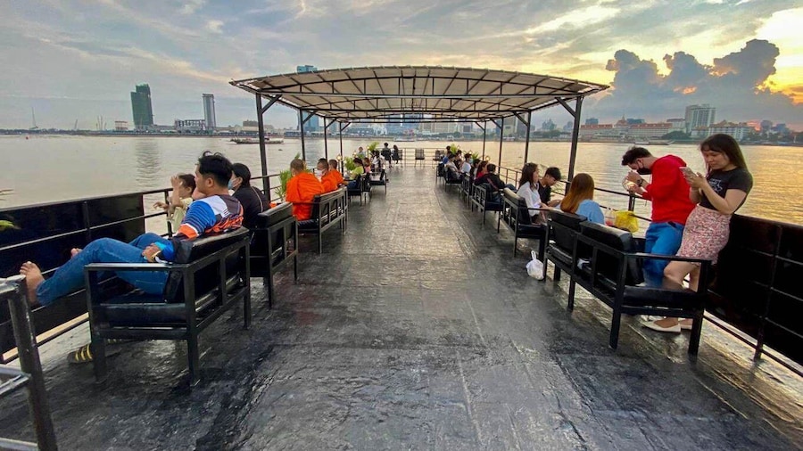 Phnom Penh: Mekong River Sunset Cruise and Tuk Tuk Ride