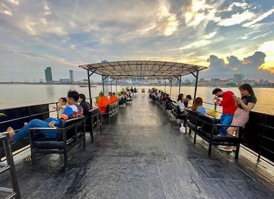 Phnom Penh : Coucher de soleil sur le Mékong croisière et balade en Tuk Tuk