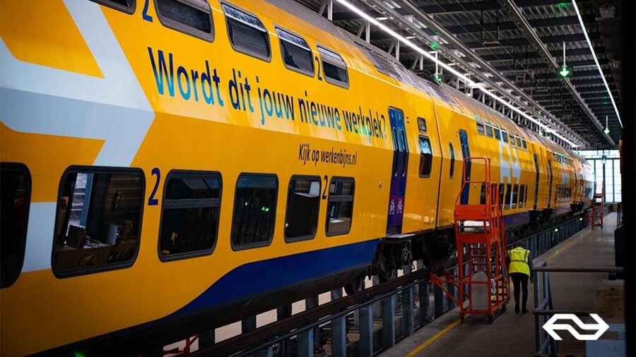 Amsterdam: Train Transfer Amsterdam from/to Leiden