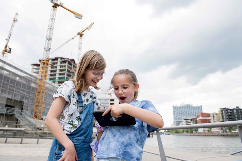 Picture 5 for Activity Düsseldorf: City Exploration Game for Kids with Geolino