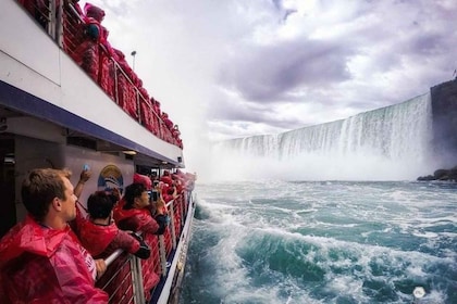 From Mississauga:Niagara Falls Day Tours with Boat and Lunch