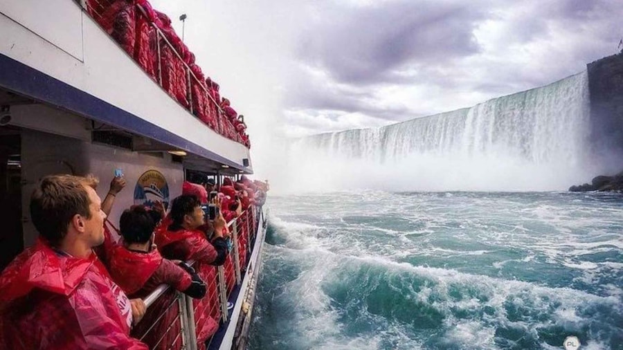 Mississauga: Niagara Falls Day Tours with Boat and Lunch