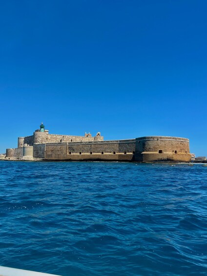 Picture 2 for Activity Syracuse: Ortigia Island and Sea Caves Boat Tour with Drinks