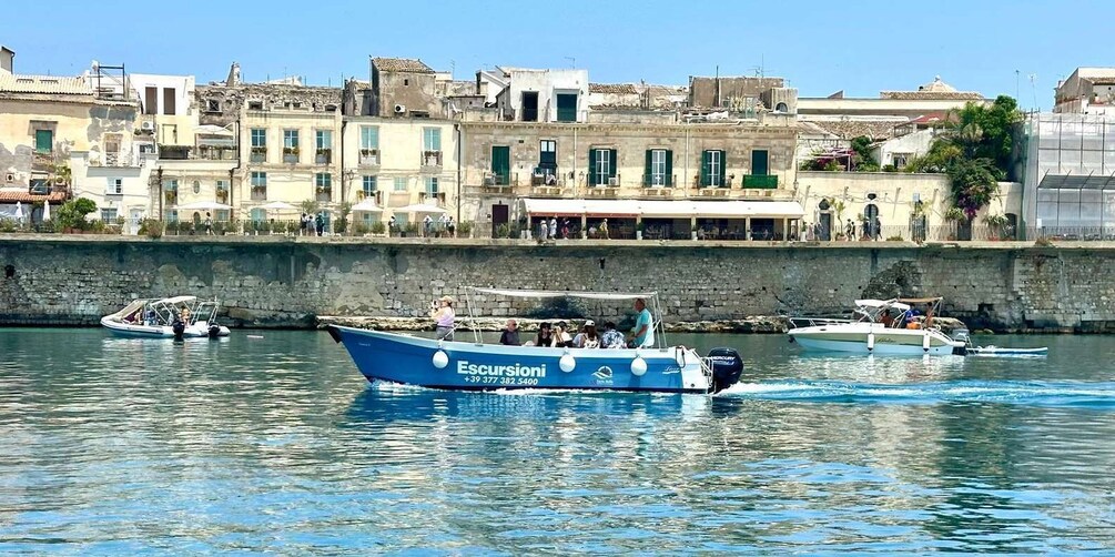 Syracuse: Ortigia Island and Sea Caves Boat Tour with Drinks