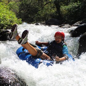 Tubing en la cascada de La Leona y el río White Water