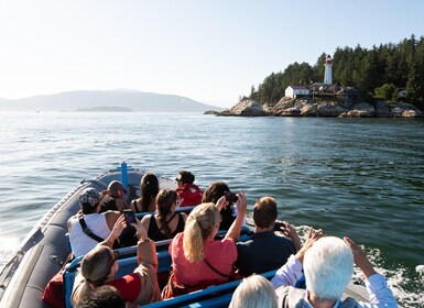 Vancouver: Howe Soundin Unescon vuonolla sijaitsevalle Bowen Islandille ven...