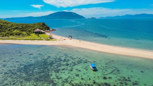 Desde Nha Trang: excursión guiada de un día a la isla Diep Son con almuerzo