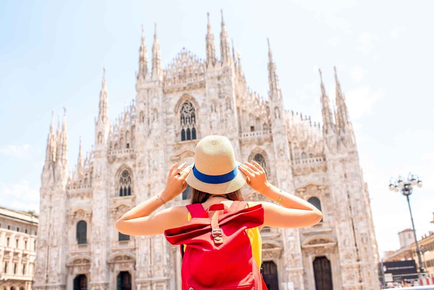 Milan: City walking tour in small group