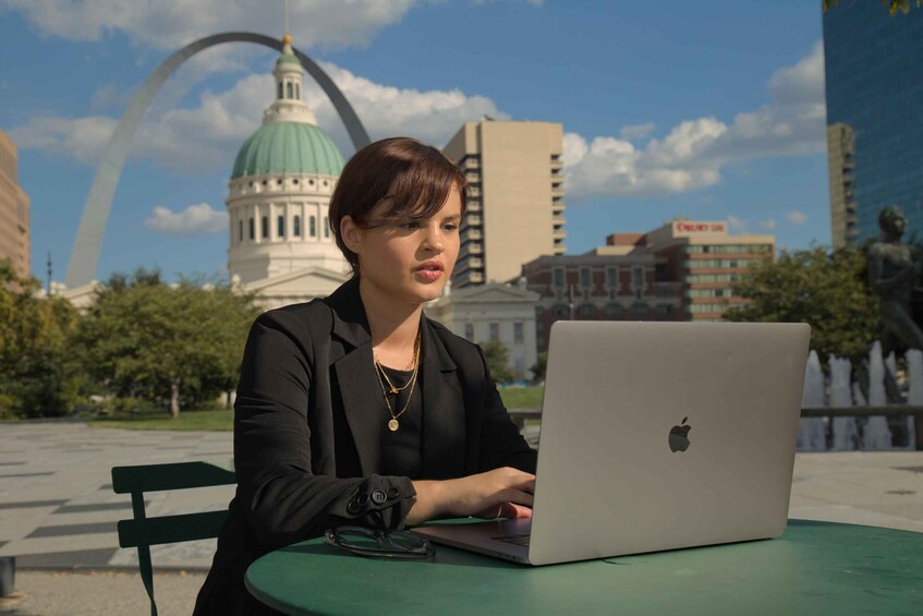 Picture 10 for Activity St. Louis: Gateway Arch and Old Court House Photoshoot