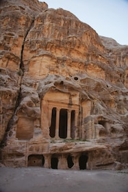 Petra, Wadi Rum & Aqaba 3D/2N Tour